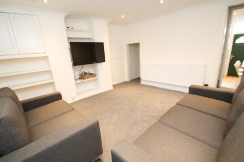 5 bedroom terraced house for sale, Burley Lodge Road, Hyde Park, Leeds, LS6