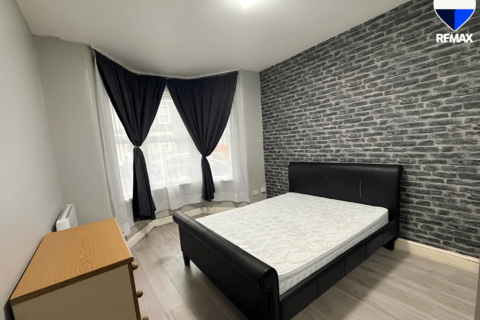 5 bedroom terraced house to rent, Cranborne Road, Barking IG11