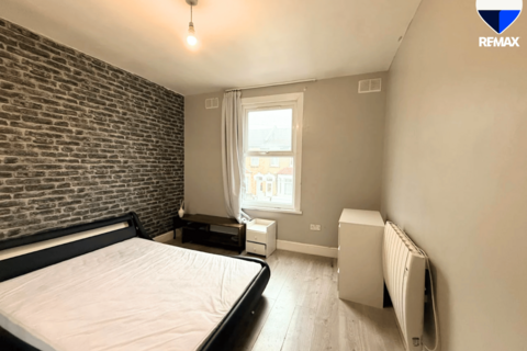 5 bedroom terraced house to rent, Cranborne Road, Barking IG11