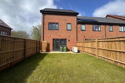 4 bed house for rent in Francis Avenue, AYLESBURY