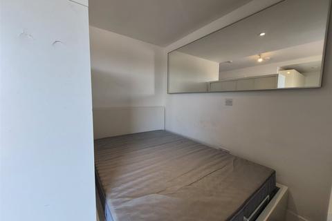 Studio for sale, Cardinal Court, Scholes Street, Oldham, OL1