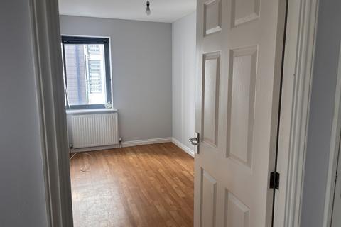 2 bedroom flat to rent, Denmark Road, POOLE, BH15