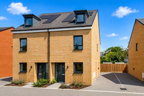 3 bedroom semi-detached house for sale, Ghyllgrove Close, Basildon, Essex, SS14