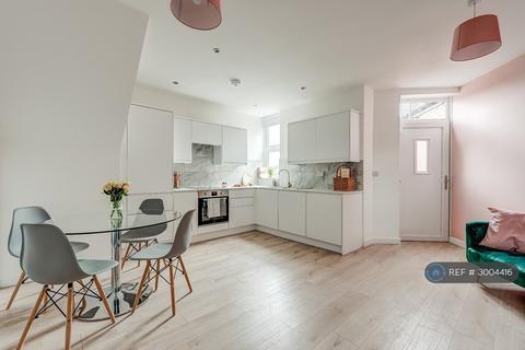 2 bedroom flat to rent, Sharrow Vale Road, Sheffield, S11