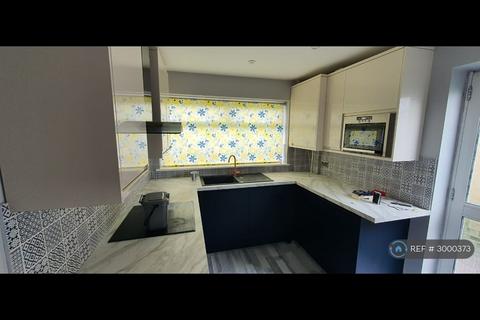 3 bedroom semi-detached house to rent, The Crescent, Reading, RG6