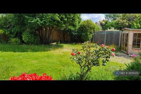3 bedroom semi-detached house to rent, The Crescent, Reading, RG6