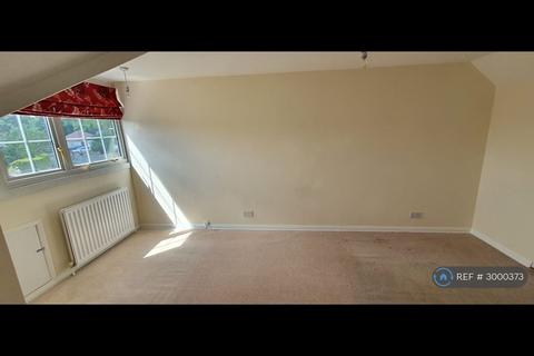 3 bedroom semi-detached house to rent, The Crescent, Reading, RG6