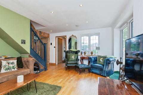 4 bedroom detached house for sale, Elm Way, Hartshill, Nuneaton
