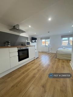 Studio to rent, Penrhyn Crescent, London, E17