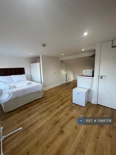 Studio to rent, Penrhyn Crescent, London, E17