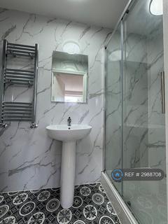 Studio to rent, Penrhyn Crescent, London, E17
