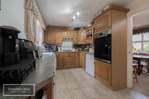3 bedroom detached house for sale, Aspen Close, Buxton