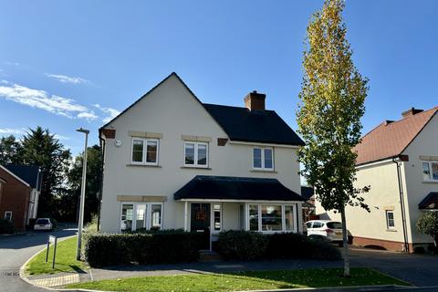 4 bedroom detached house for sale, Swords Drive, Crowthorne, RG45 6GS