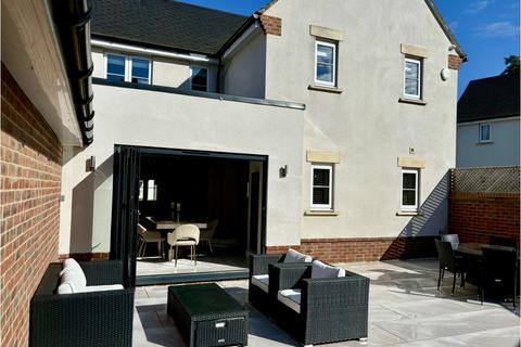 4 bedroom detached house for sale, Swords Drive, Crowthorne, RG45 6GS