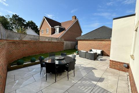 4 bedroom detached house for sale, Swords Drive, Crowthorne, RG45 6GS