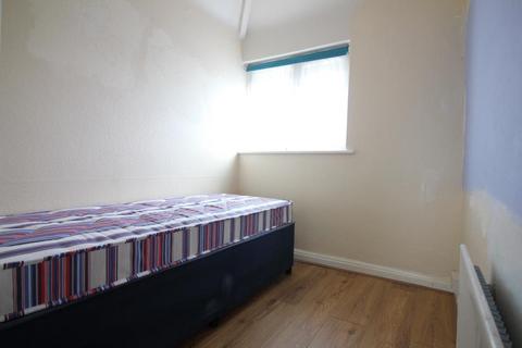3 bedroom house to rent, Worton Gardens, Isleworth