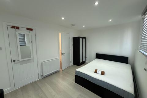 1 bedroom semi-detached house to rent, Gervase Close, Wembley, HA9