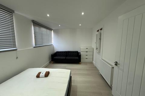 1 bedroom semi-detached house to rent, Gervase Close, Wembley, HA9