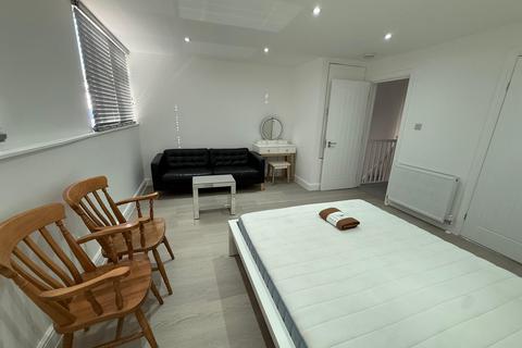1 bedroom semi-detached house to rent, Gervase Close, Wembley, HA9
