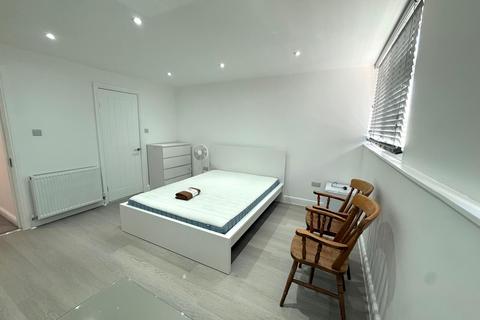 1 bedroom semi-detached house to rent, Gervase Close, Wembley, HA9