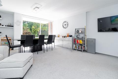 2 bedroom flat for sale, Leamington House, Stonegrove, HA8