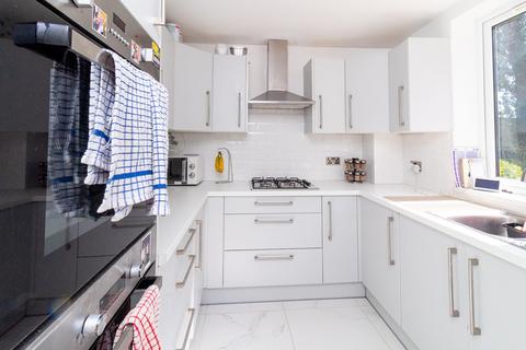 2 bedroom flat for sale, Leamington House, Stonegrove, HA8