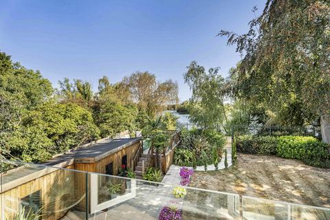 5 bedroom detached house for sale, The Worple, Wraysbury, Staines-upon-Thames, Berkshire, TW19