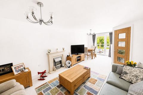 2 bedroom flat for sale, Little Common Road, Bexhill on Sea TN39