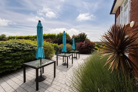 2 bedroom flat for sale, Little Common Road, Bexhill on Sea TN39