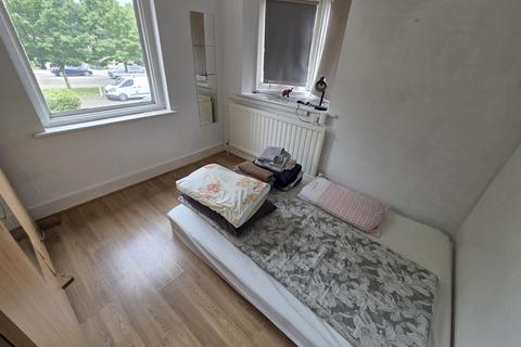 5 bedroom semi-detached house to rent, Preston Road, WEMBLEY, HA9