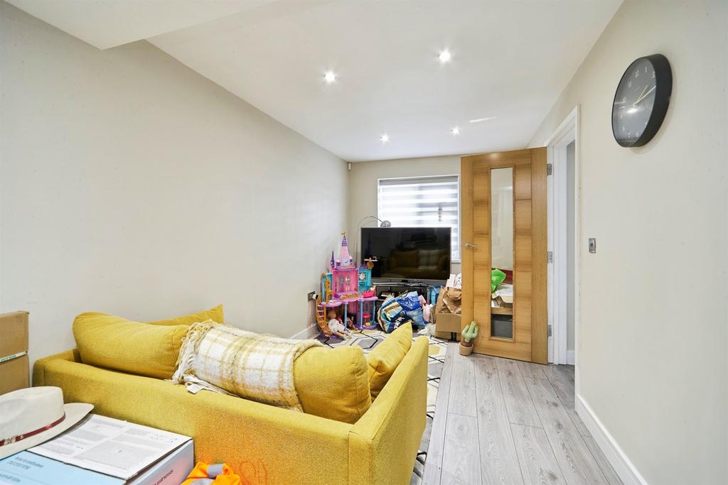 House in Leeds, Alwoodley - More