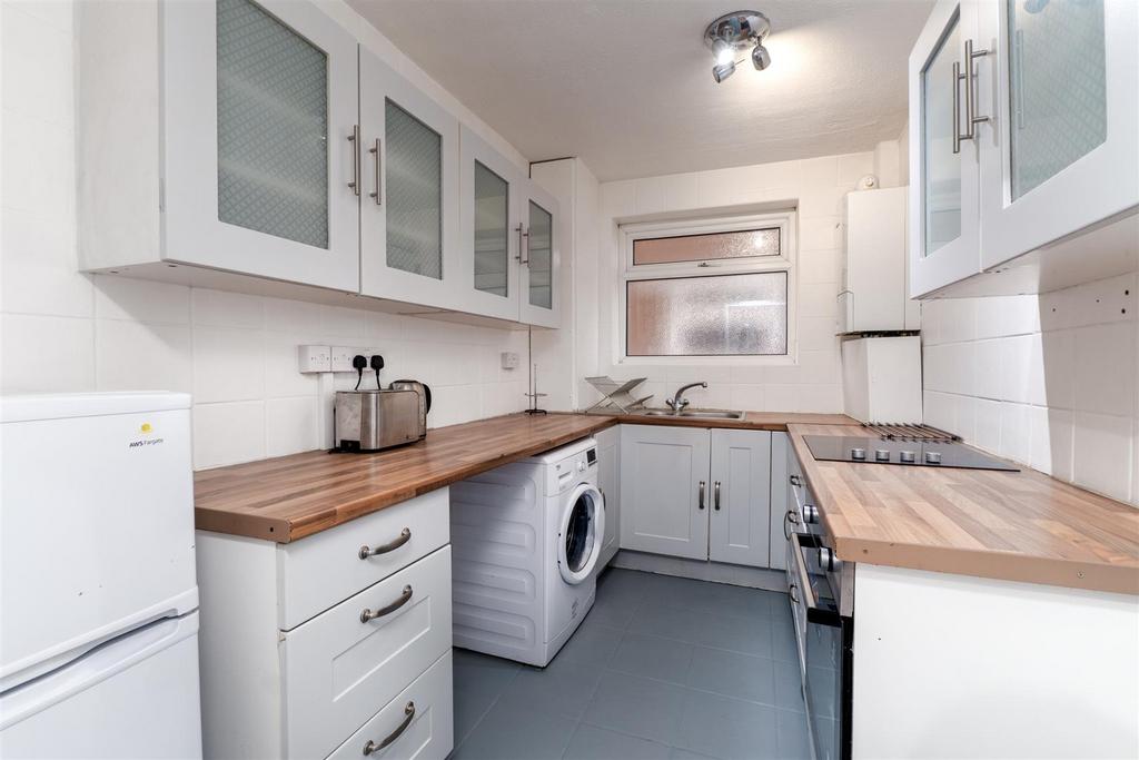 Apartment in South Woodford - View 3