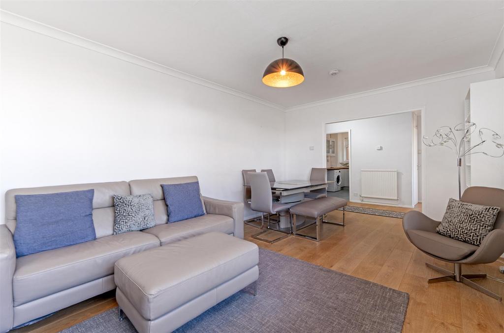 Apartment in South Woodford - View 4