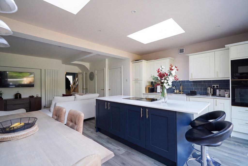 House in Solihull, Ulverley Green - More