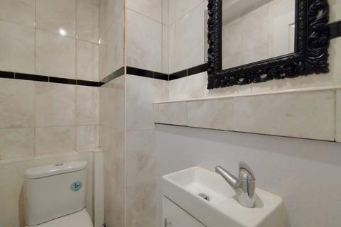 undefined, 379 The Water Gardens, Paddington, London, W2 2DL