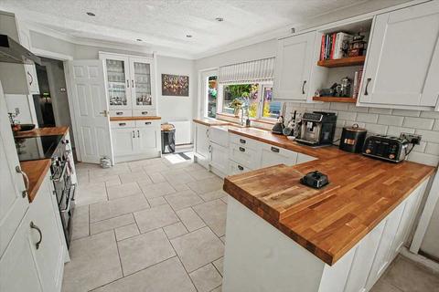 3 bedroom detached bungalow for sale, Hawthorns, 20 Grove Hill