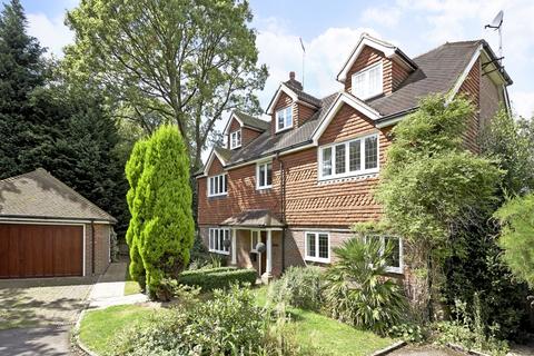 6 bedroom detached house to rent, Caerleon Close, Claygate KT10