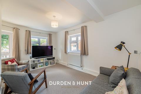 3 bedroom flat for sale, New Wanstead, London E11