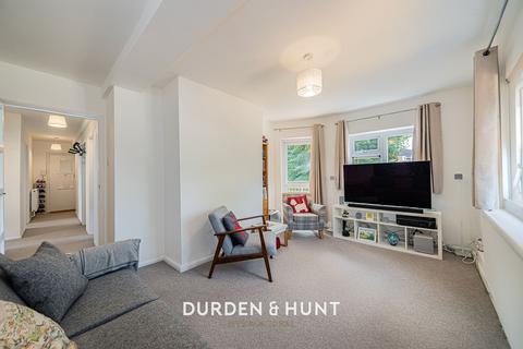 3 bedroom flat for sale, New Wanstead, London E11