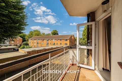 3 bedroom flat for sale, New Wanstead, London E11