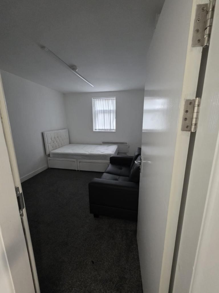 Osborne Rd, London, L13