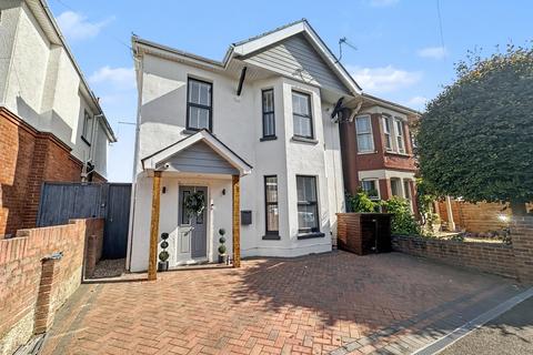 4 bedroom detached house for sale, Winton