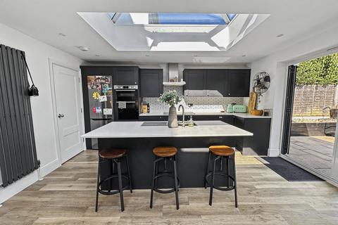 4 bedroom detached house for sale, Winton