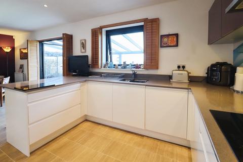 4 bedroom semi-detached house for sale, Royal Close, Penarth