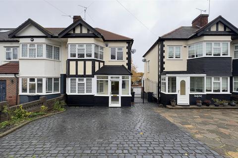 3 bedroom house to rent, Westview Drive, Woodford Green, IG8 8LX
