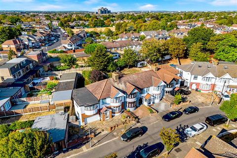 4 bedroom house for sale, Chudleigh Crescent, Seven Kings