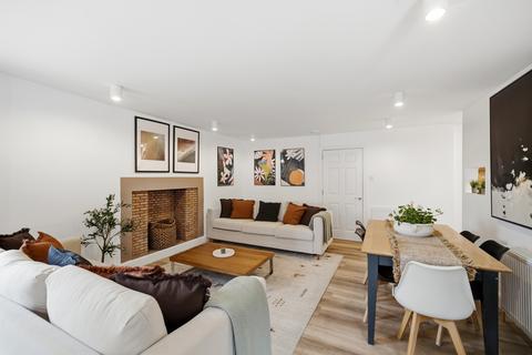 3 bedroom flat for sale, Basement Flat, 138, Nethergate, Dundee, DD1 4ED