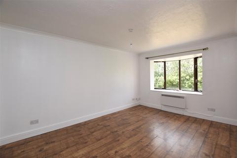 2 bedroom apartment to rent, Marwell Close, Romford RM1