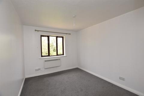 2 bedroom apartment to rent, Marwell Close, Romford RM1