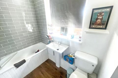 3 bedroom flat for sale, Henry Nelson Street, Lawe Top, South Shields, Tyne and Wear, NE33 2EZ